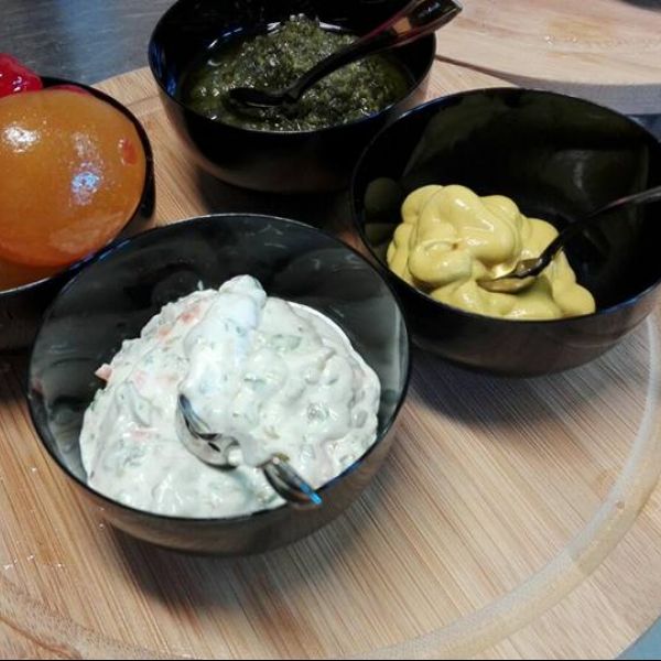 Bollito misto piemontese con verdure e le salse 