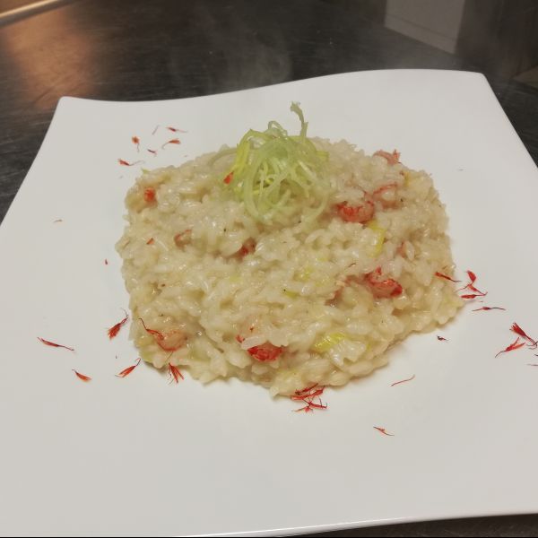 Risotto con gamberi di fiume porri e pistilli di Zafferano 