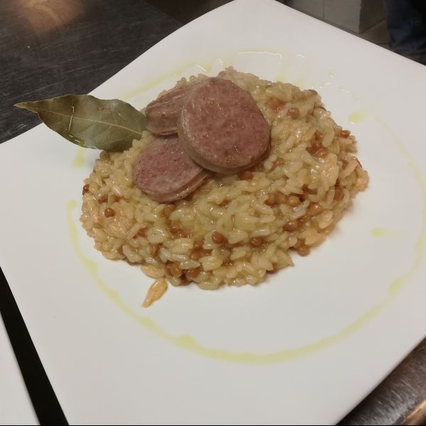 Risotto con lenticchie in umido e cotechino noatrano