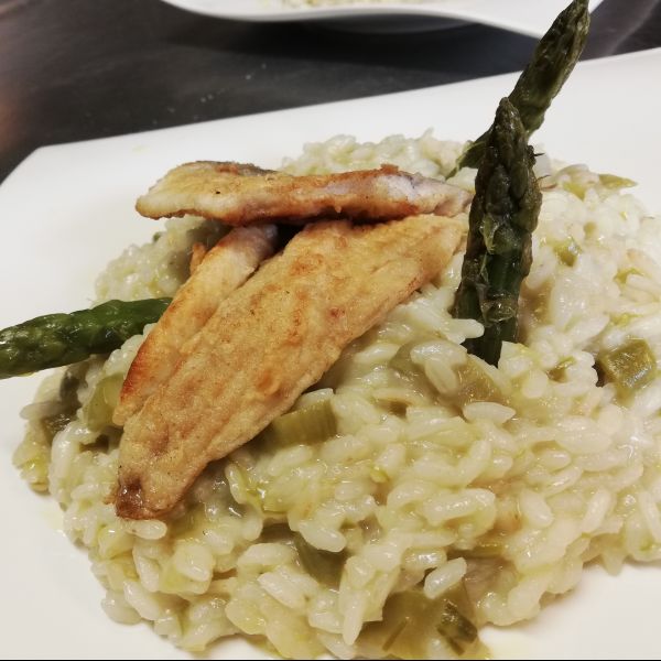 Risotto agli asparagi e Filetti di Pesce Persico Dorati 