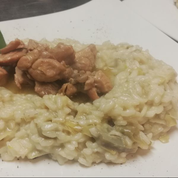 Risotto ai carciofi con spezzato di coniglio disossato in umido