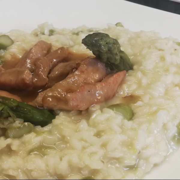 Risotto agli asparagi con straccetti di vitello al 