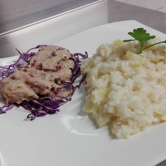 Risotto al cavolo cappuccio con filetto di maiale al pepe rosa 